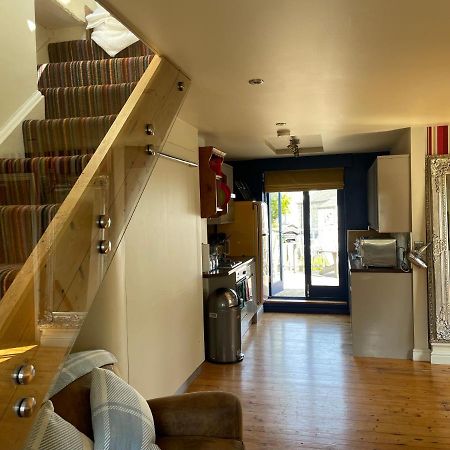 Studio 7 Apartment Сейнт Остел Екстериор снимка